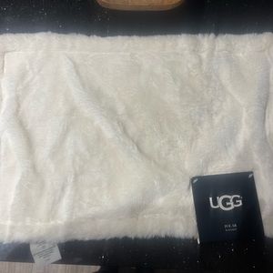 4 Ugg white fur place mats